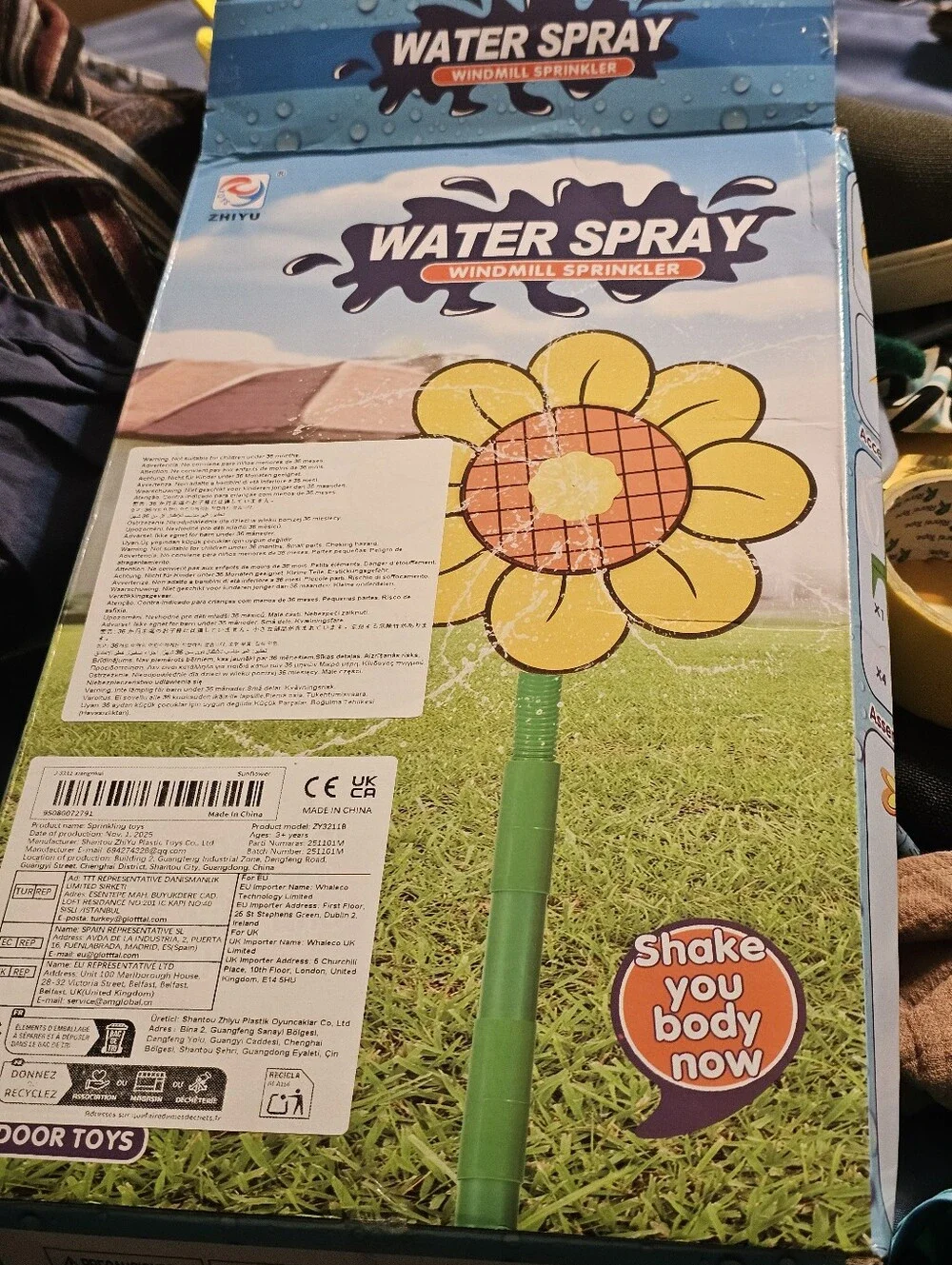 Crazy Daisy sprinkler is a fun, 360-degree rotating sunflower water toy.